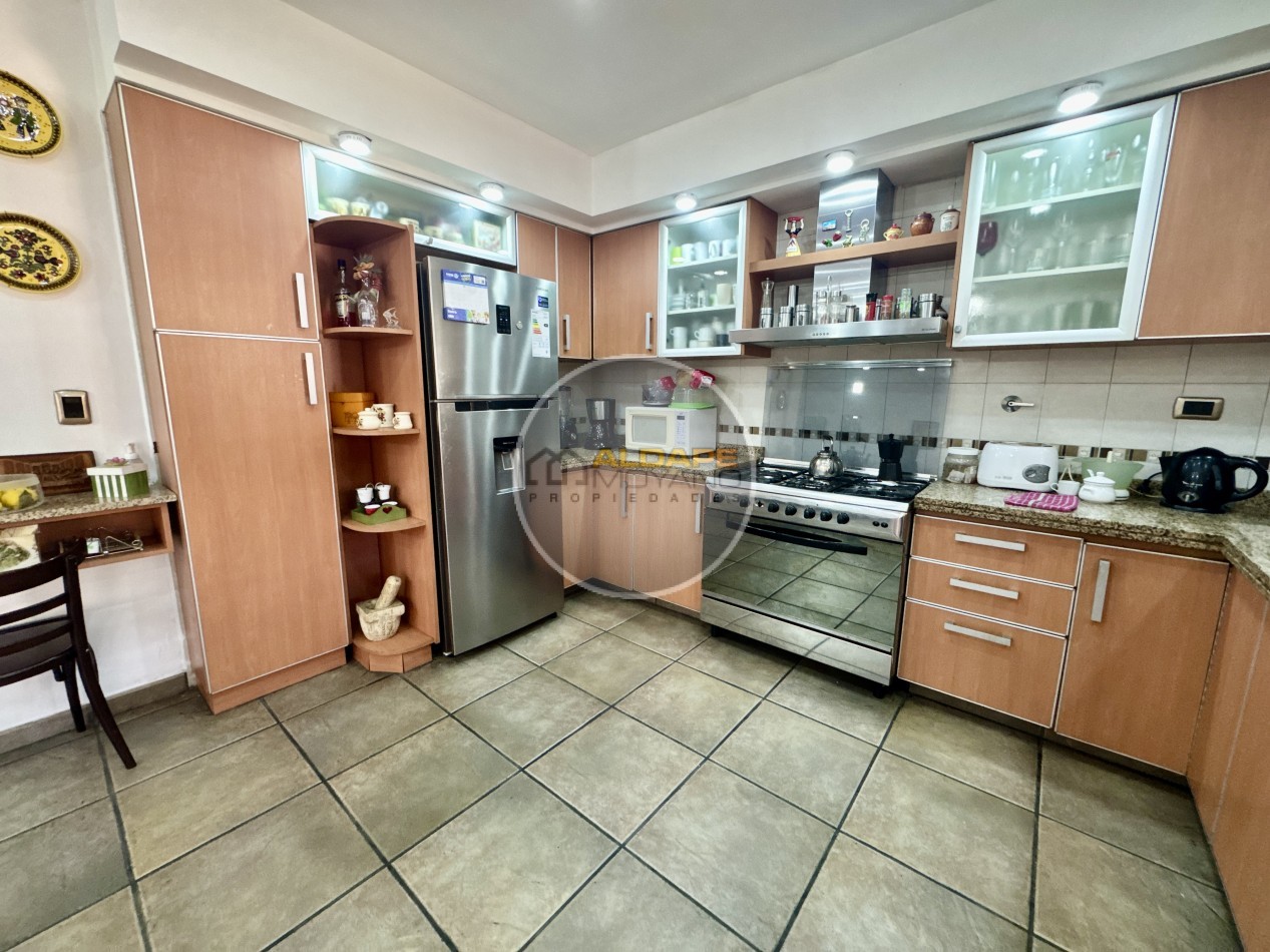 Se Vende Casa Multifamiliar, Cochera Doble, Quincho (Villa Lugano)