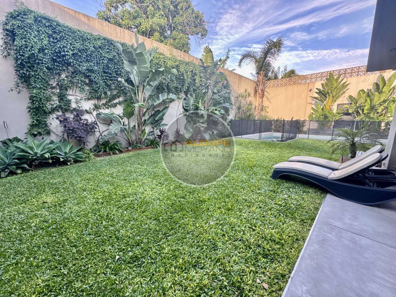 Se Vende Casa cuatro ambientes, con piscina (Para Exigentes) Villa Luzuriaga