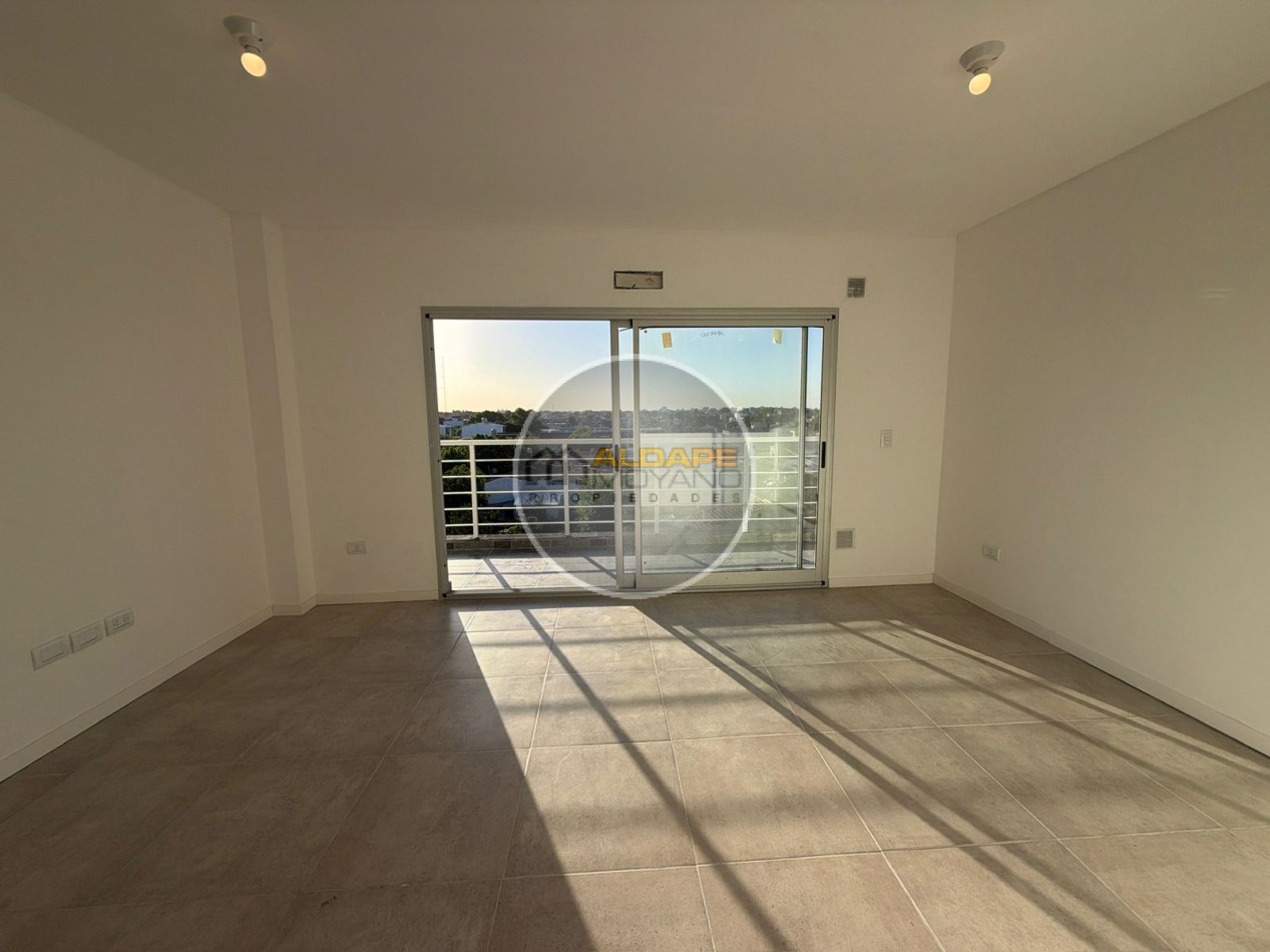 Se vende departamento dos ambientes con cochera, a estrenar (caseros Centro)