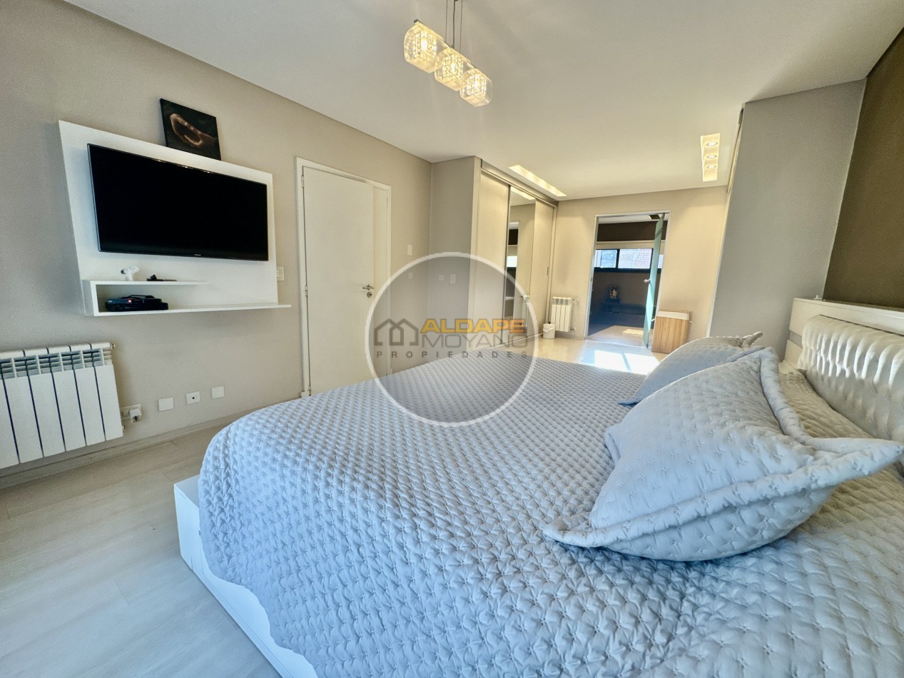 Se Vende Casa cuatro ambientes, con piscina (Para Exigentes) Villa Luzuriaga