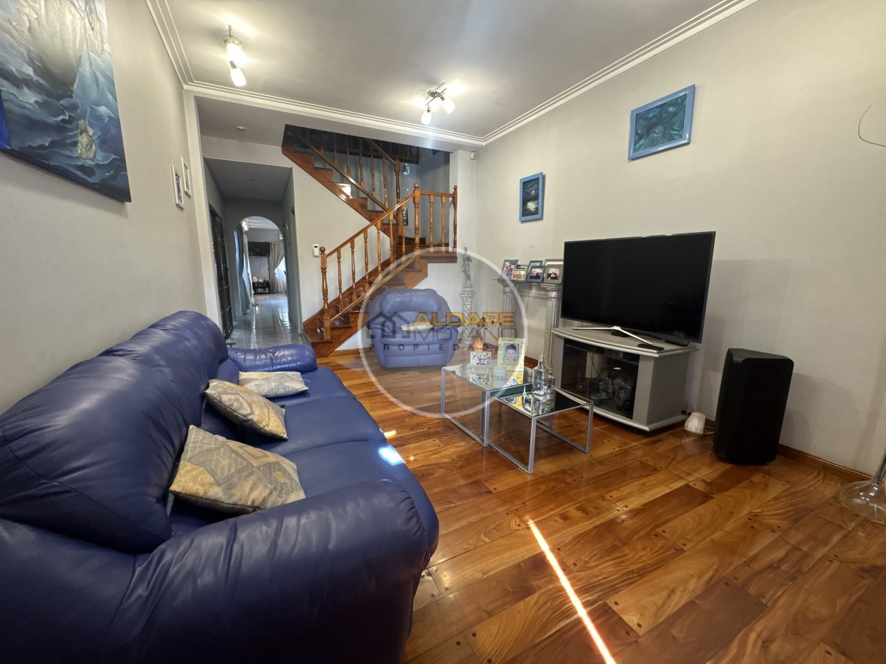 Se Vende Casa Cuatro ambientes, cochera pasante, Excelente (Lanus Oeste)