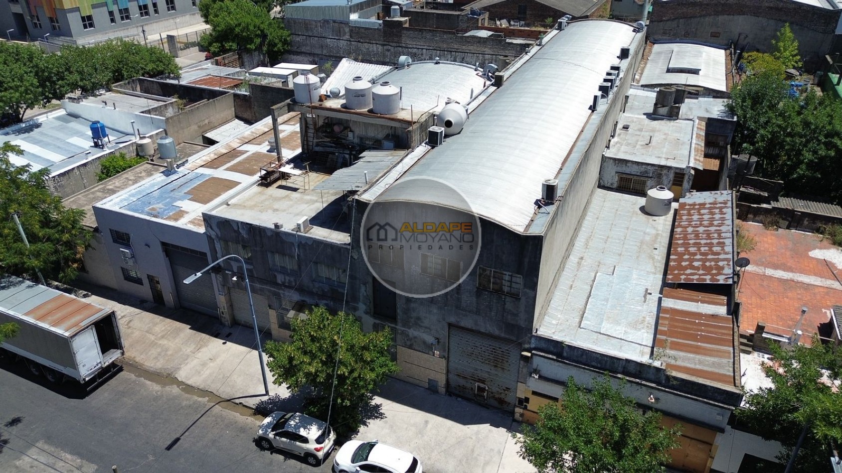 Se Vende Galpon,  total 1600mts2, (Mataderos)