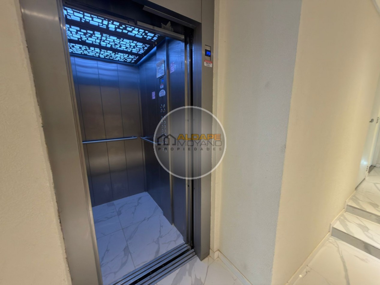 Se vende departamento dos ambientes con cochera, a estrenar (caseros Centro)