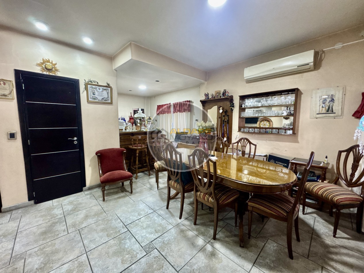 Se Vende Casa Multifamiliar, Cochera Doble, Quincho (Villa Lugano)