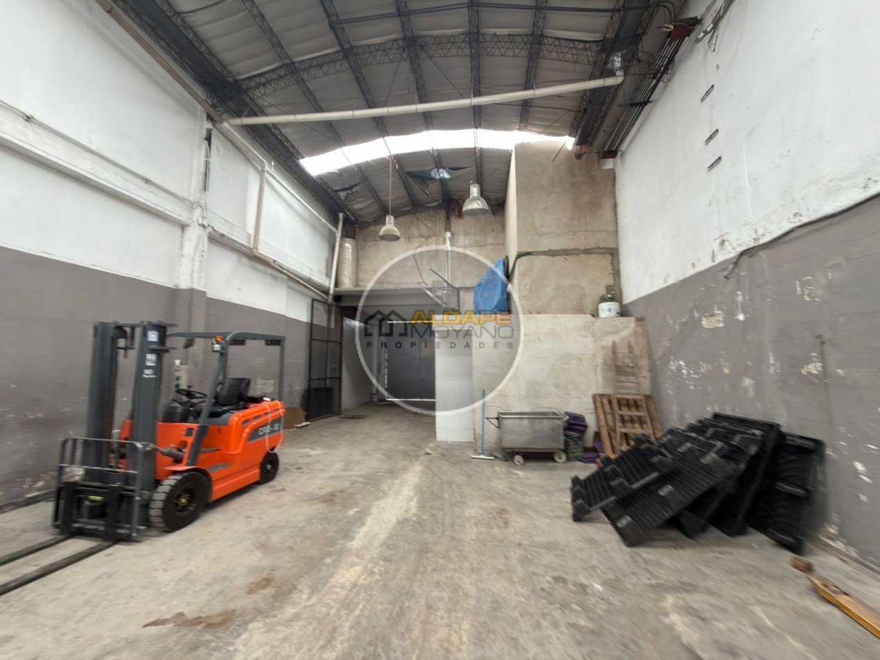 Se Vende Galpon con vivienda cuatro ambientes (Mataderos)