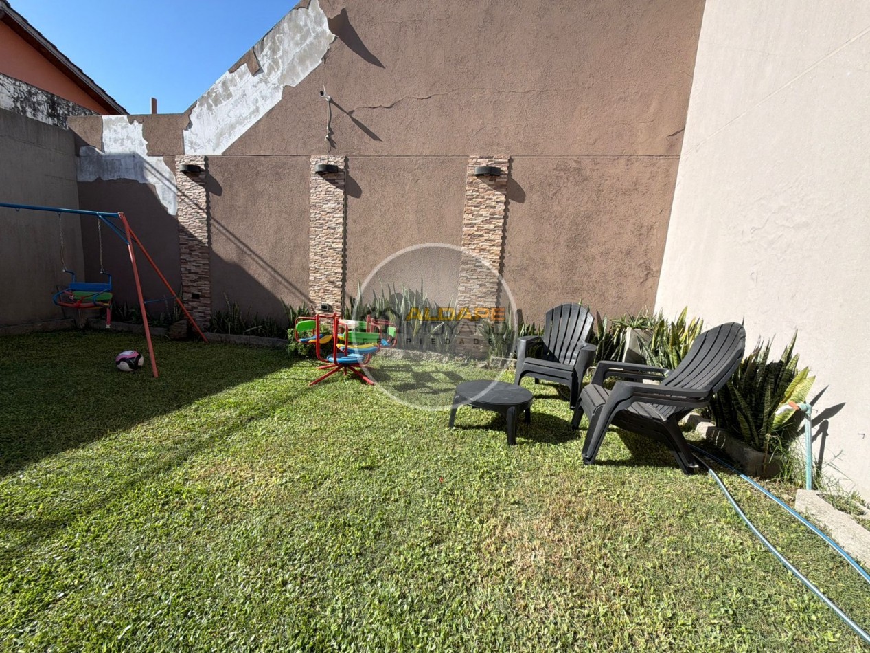 En Venta PH cuatro ambientes con cochera (Lomas del Mirador)