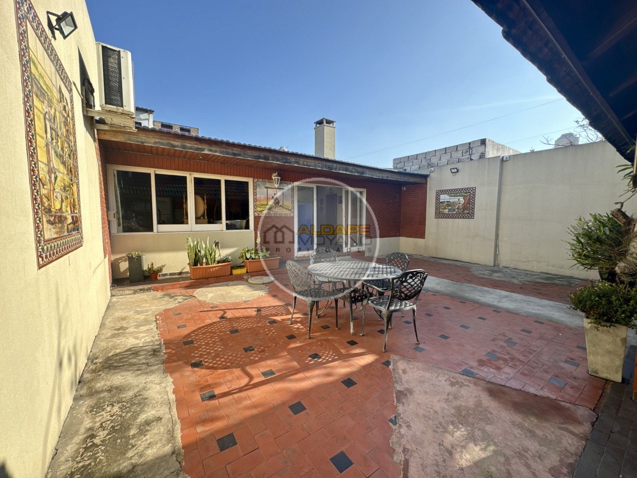 Se Vende Casa Multifamiliar, Cochera Doble, Quincho (Villa Lugano)