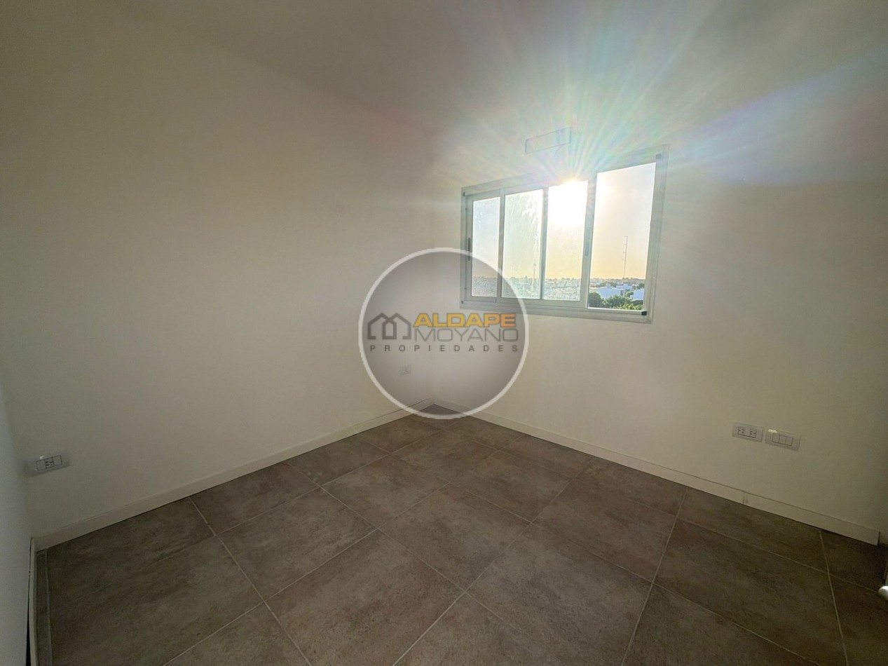 Se vende departamento dos ambientes con cochera, a estrenar (caseros Centro)