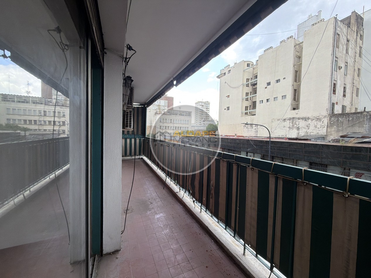 Se Vende Departamento tres amb. (Balvanera)