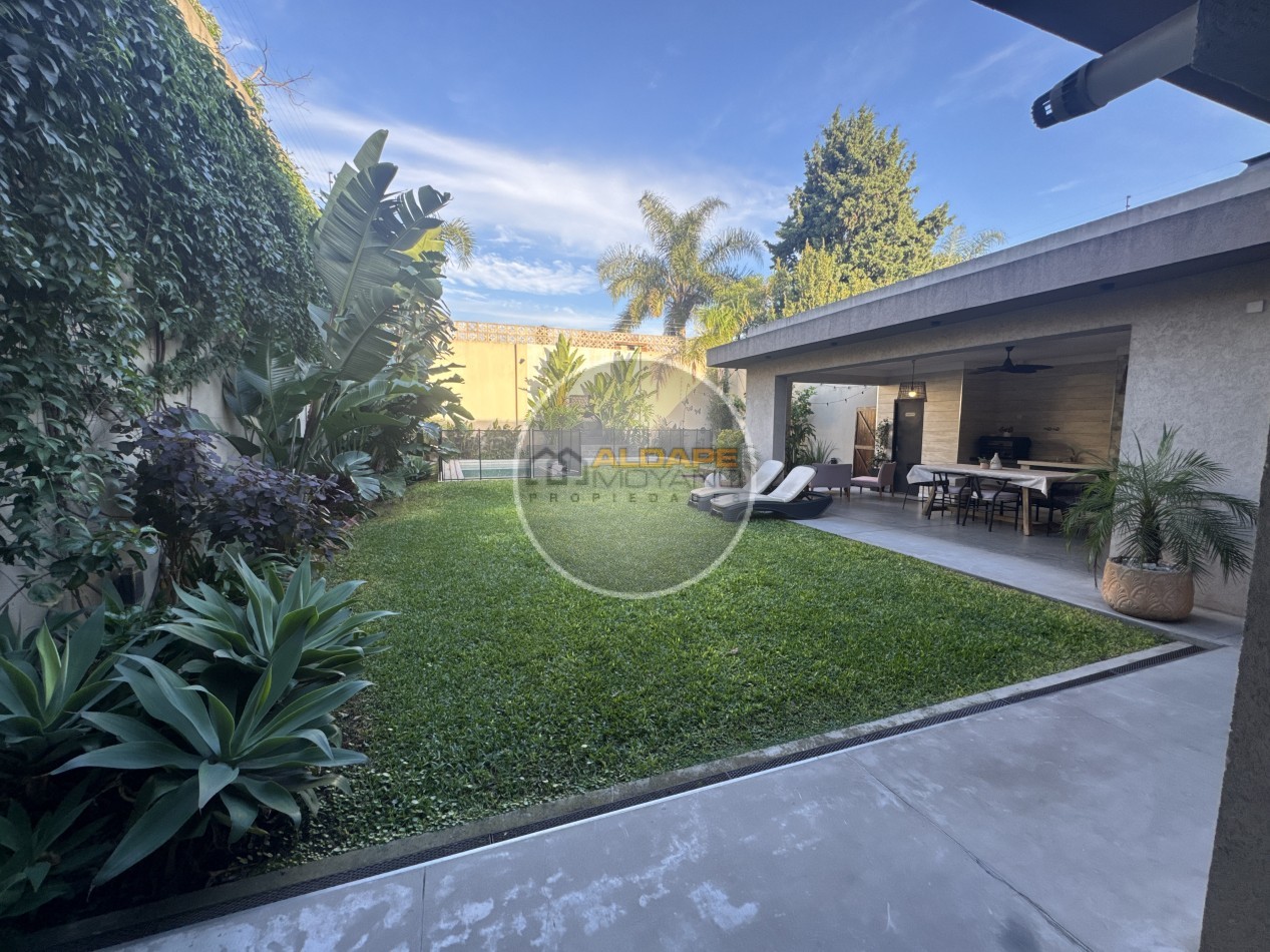 Se Vende Casa cuatro ambientes, con piscina (Para Exigentes) Villa Luzuriaga