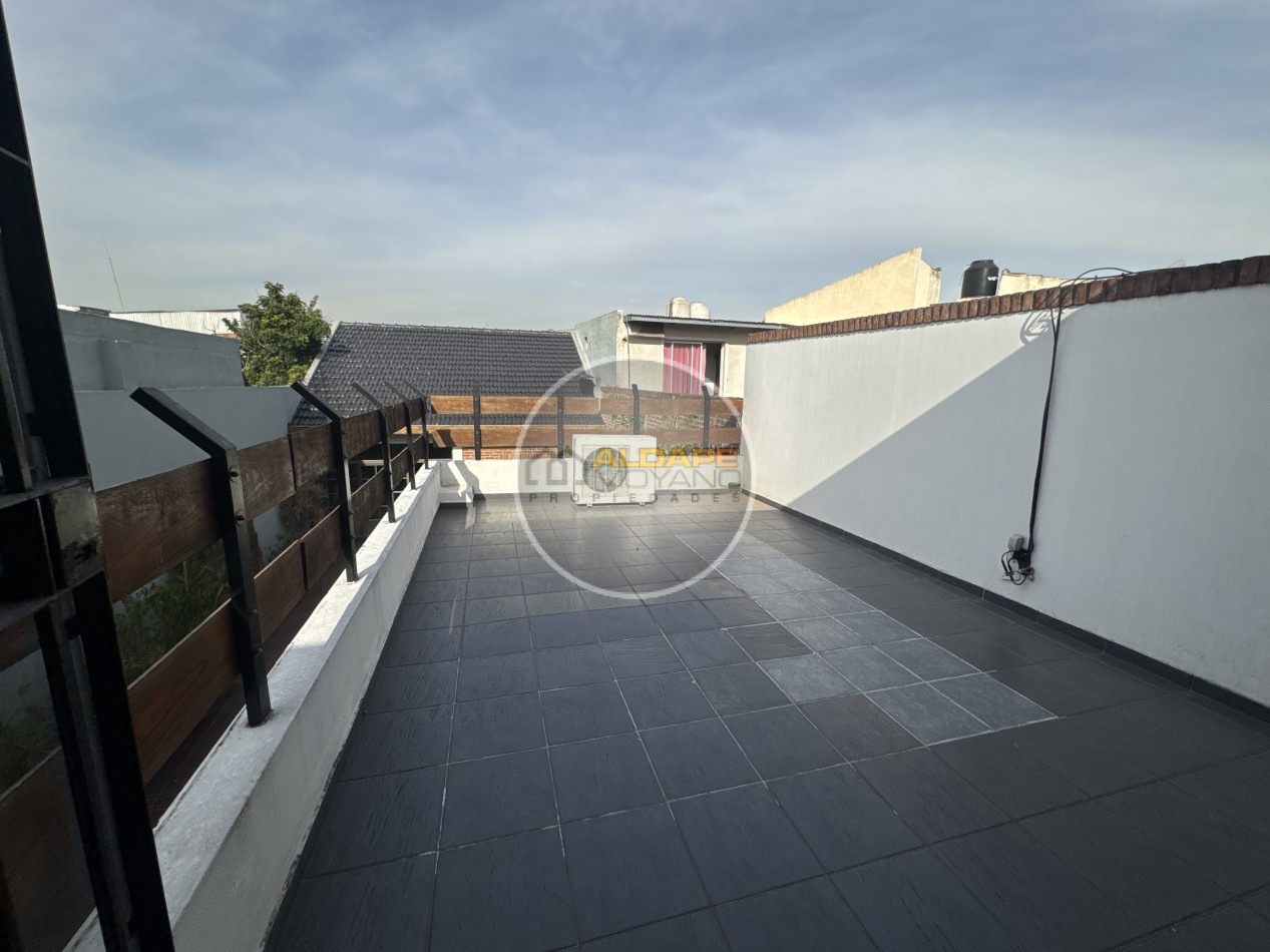 Se Vende Casa Cuatro ambientes, cochera pasante, Excelente (Lanus Oeste)