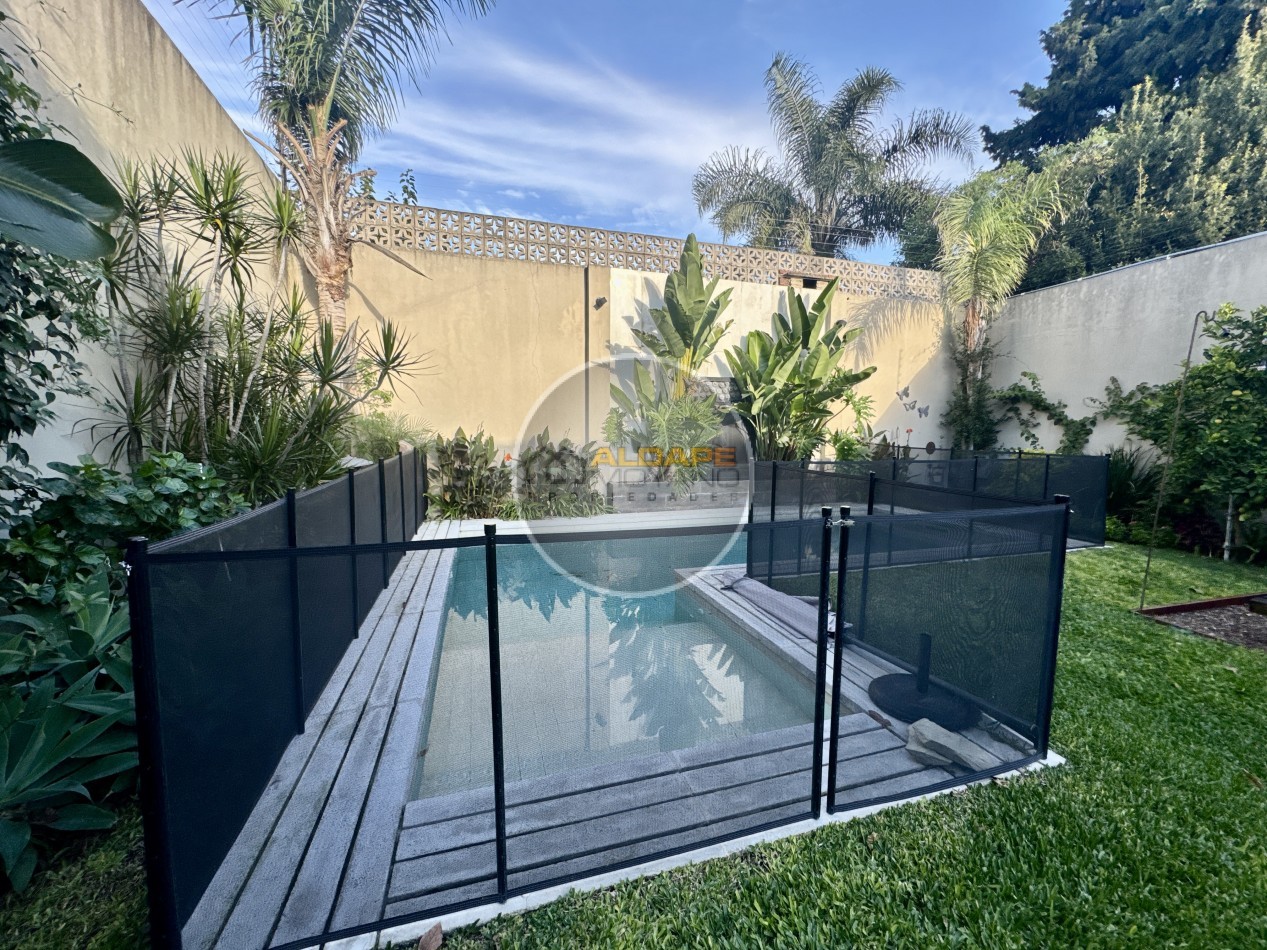 Se Vende Casa cuatro ambientes, con piscina (Para Exigentes) Villa Luzuriaga