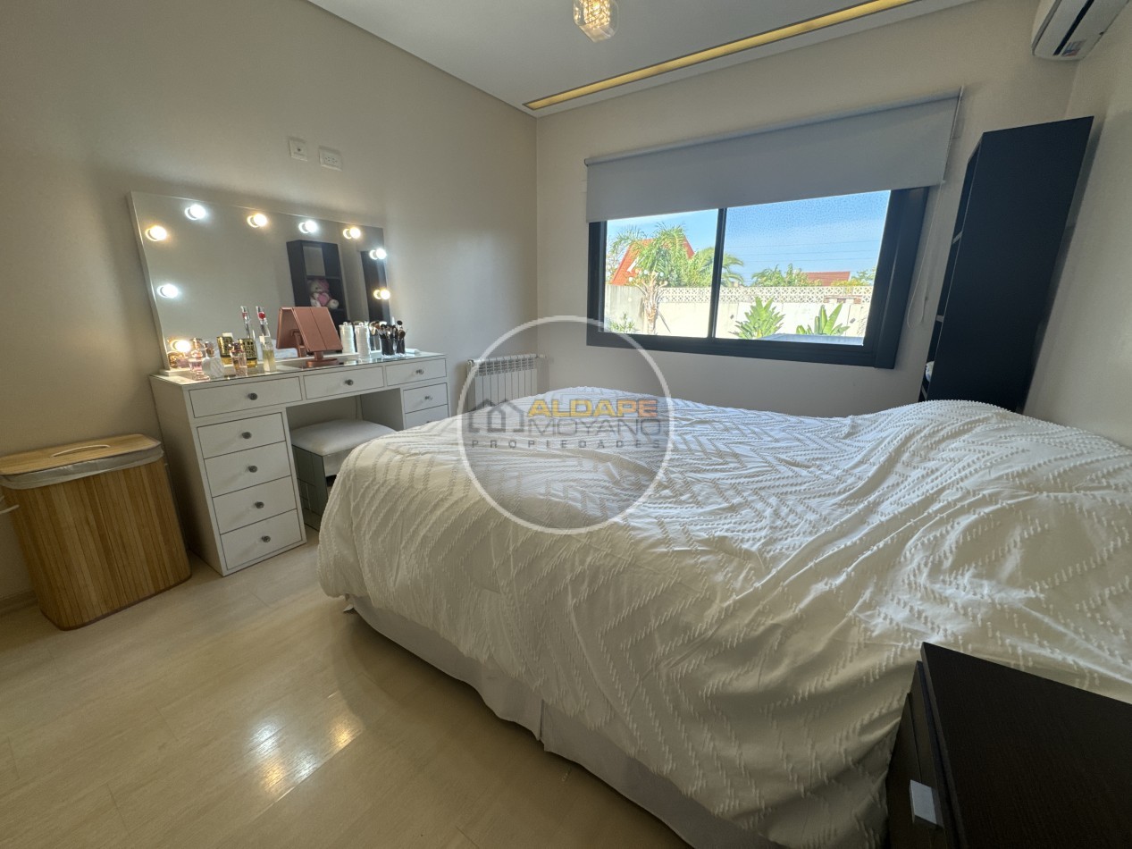 Se Vende Casa cuatro ambientes, con piscina (Para Exigentes) Villa Luzuriaga