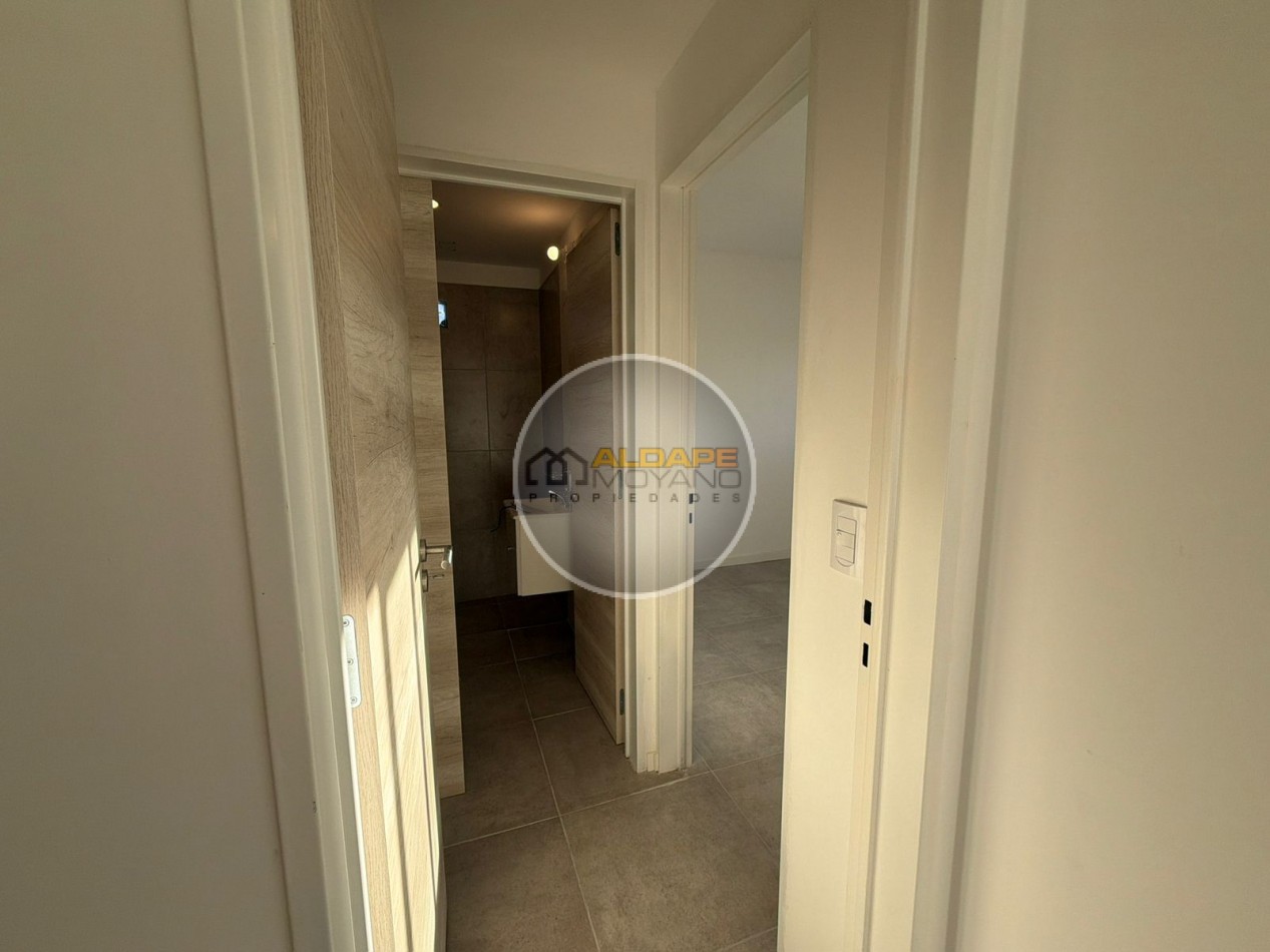 Se vende departamento dos ambientes con cochera, a estrenar (caseros Centro)