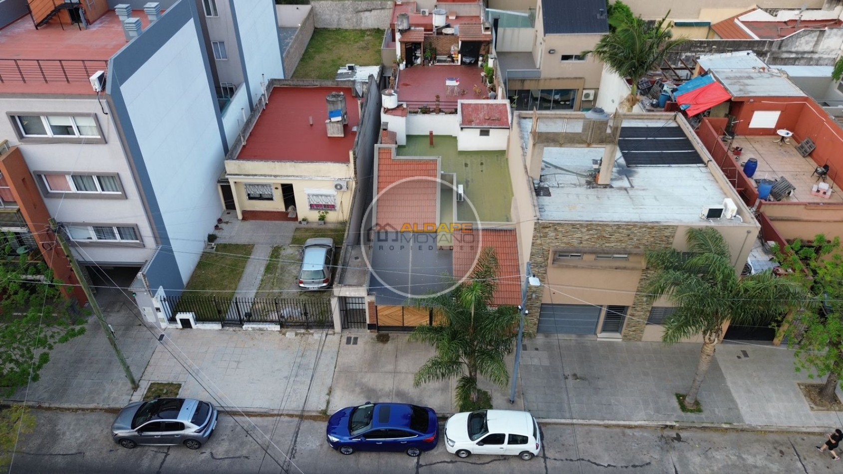 Se vende PH tipo casa, tres ambientes con cochera (Villa Lugano)