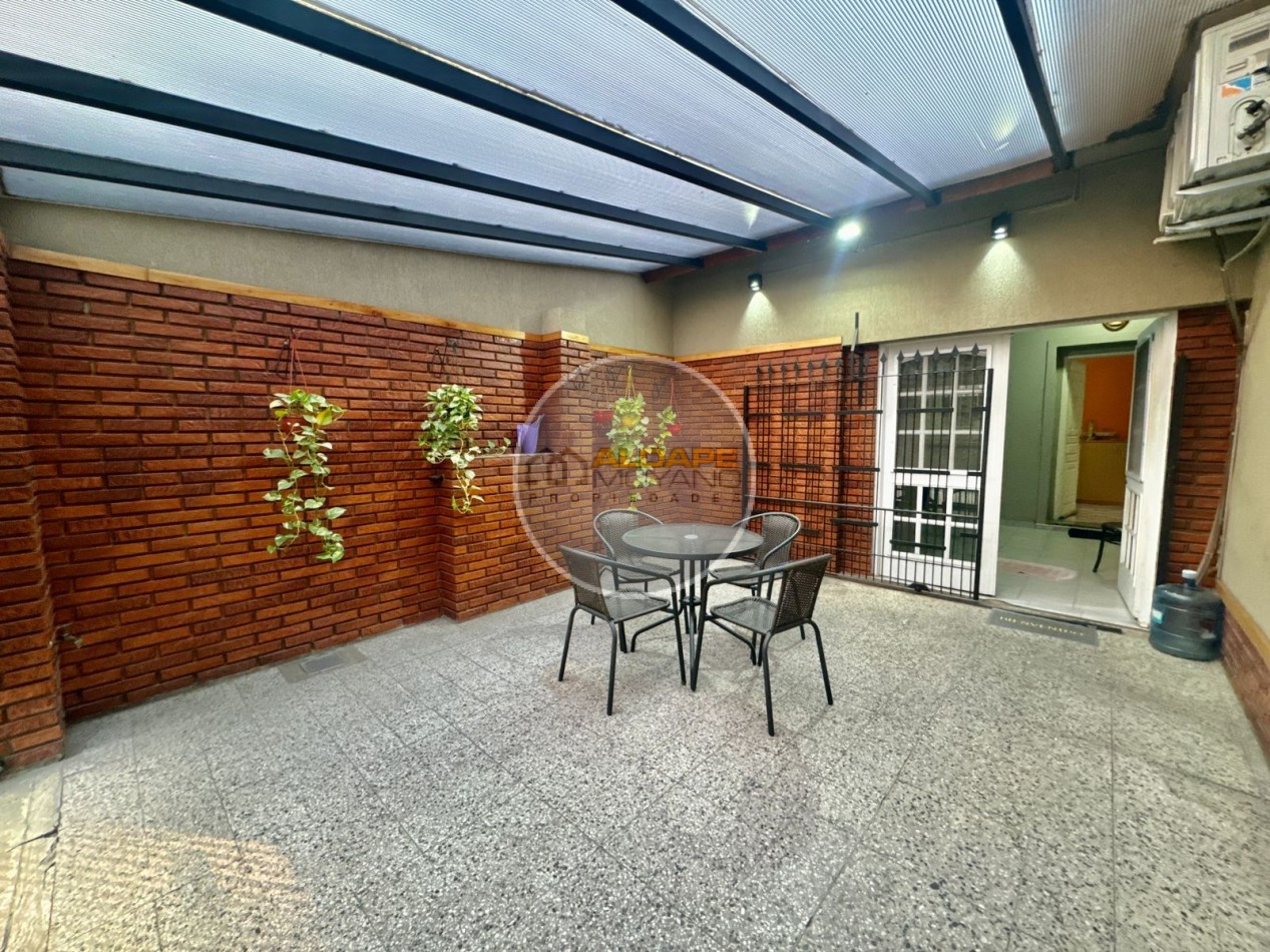 Se vende PH tipo casa, tres ambientes con cochera (Villa Lugano)