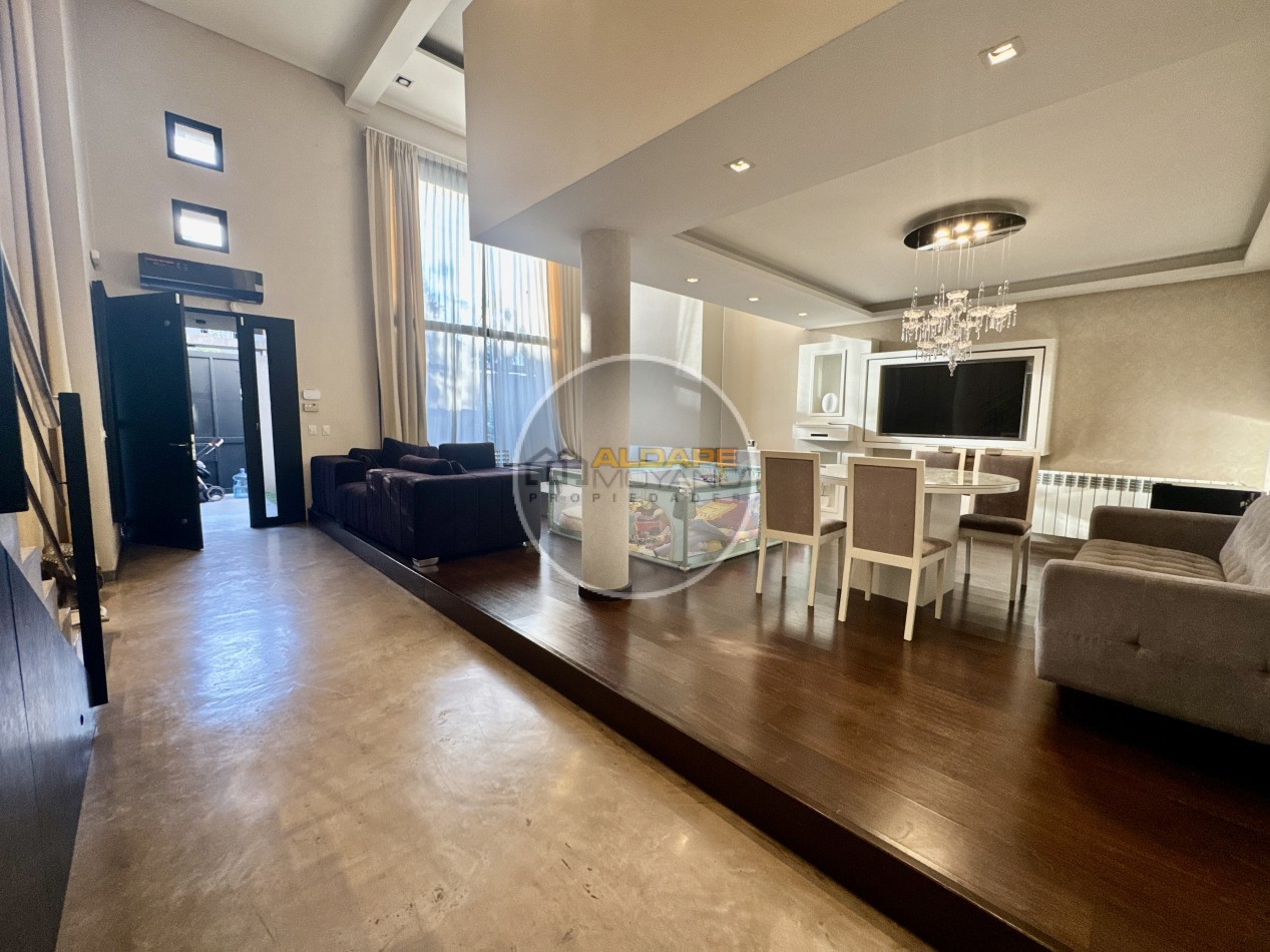 Se Vende Casa cuatro ambientes, con piscina (Para Exigentes) Villa Luzuriaga