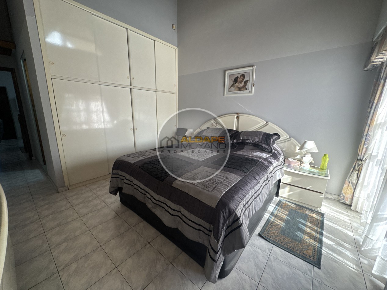 Se Vende Casa Cuatro ambientes, cochera pasante, Excelente (Lanus Oeste)