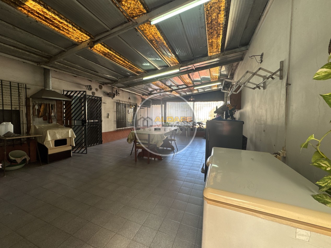 Se Vende Casa ideal multifamiliar, con piscina y garage (Tablada)