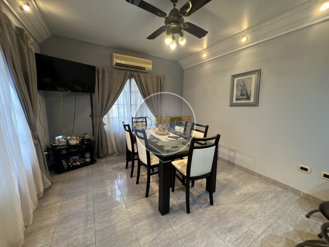 Se Vende Casa Cuatro ambientes, cochera pasante, Excelente (Lanus Oeste)