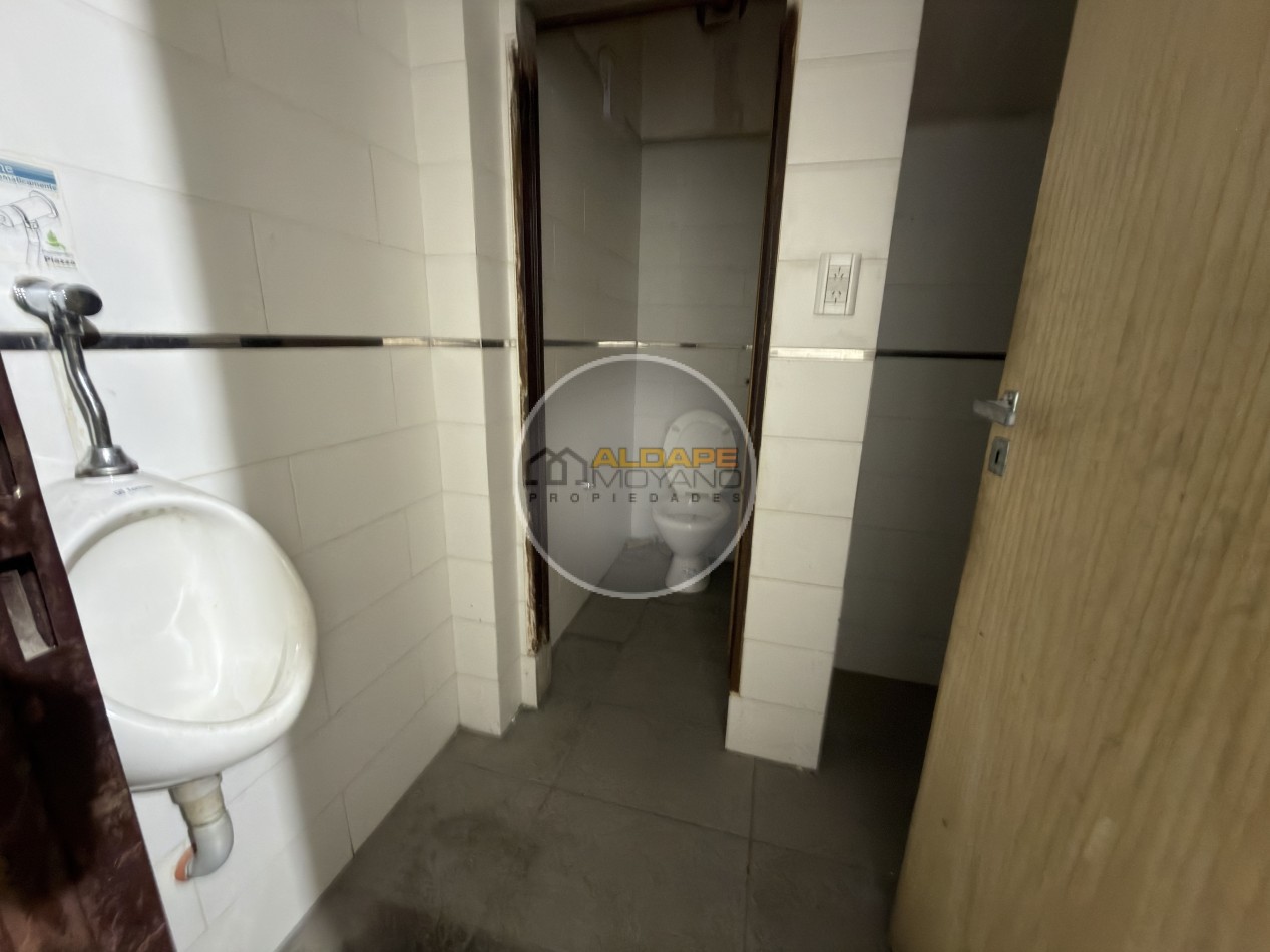 Se Vende Galpon con vivienda cuatro ambientes (Mataderos)