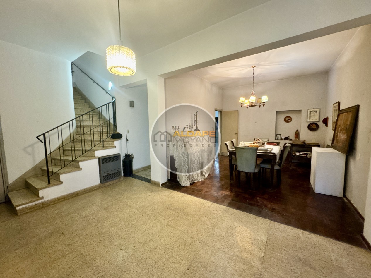 Se Vende Casa cinco ambientes, con cochera, Apto Credito Hipotecario!!