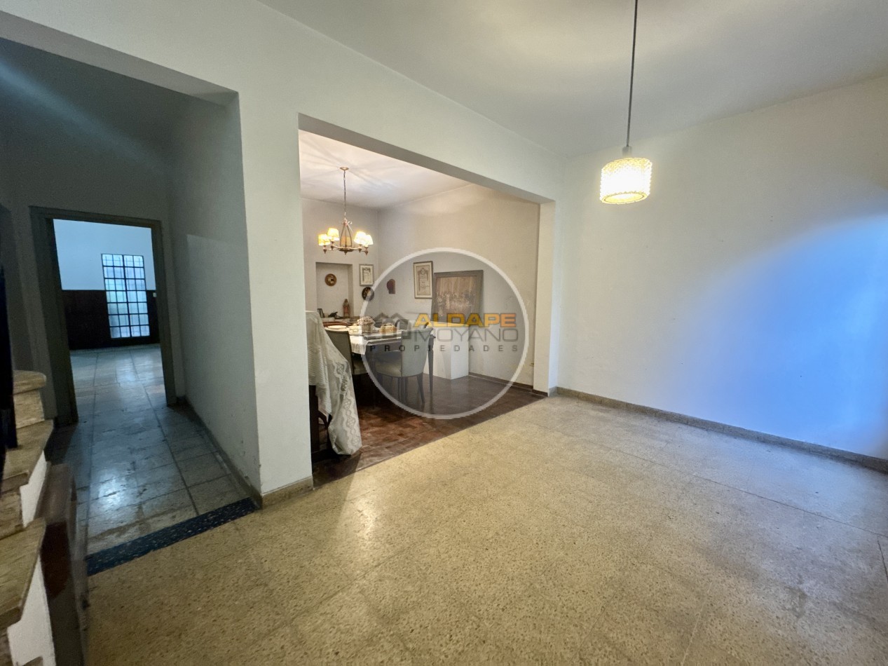 Se Vende Casa cinco ambientes, con cochera, Apto Credito Hipotecario!!