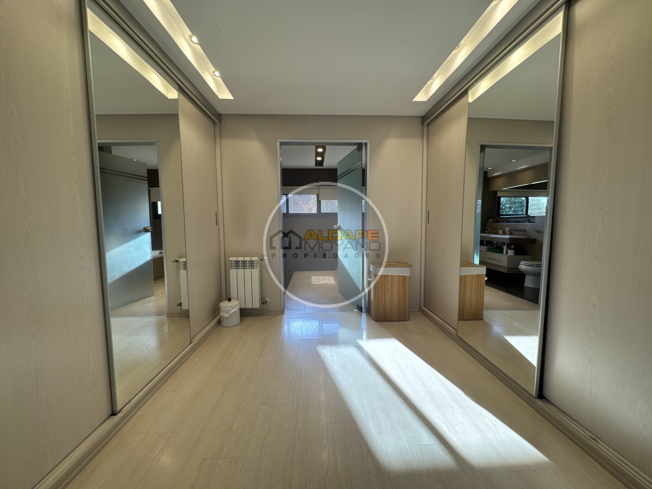 Se Vende Casa cuatro ambientes, con piscina (Para Exigentes) Villa Luzuriaga