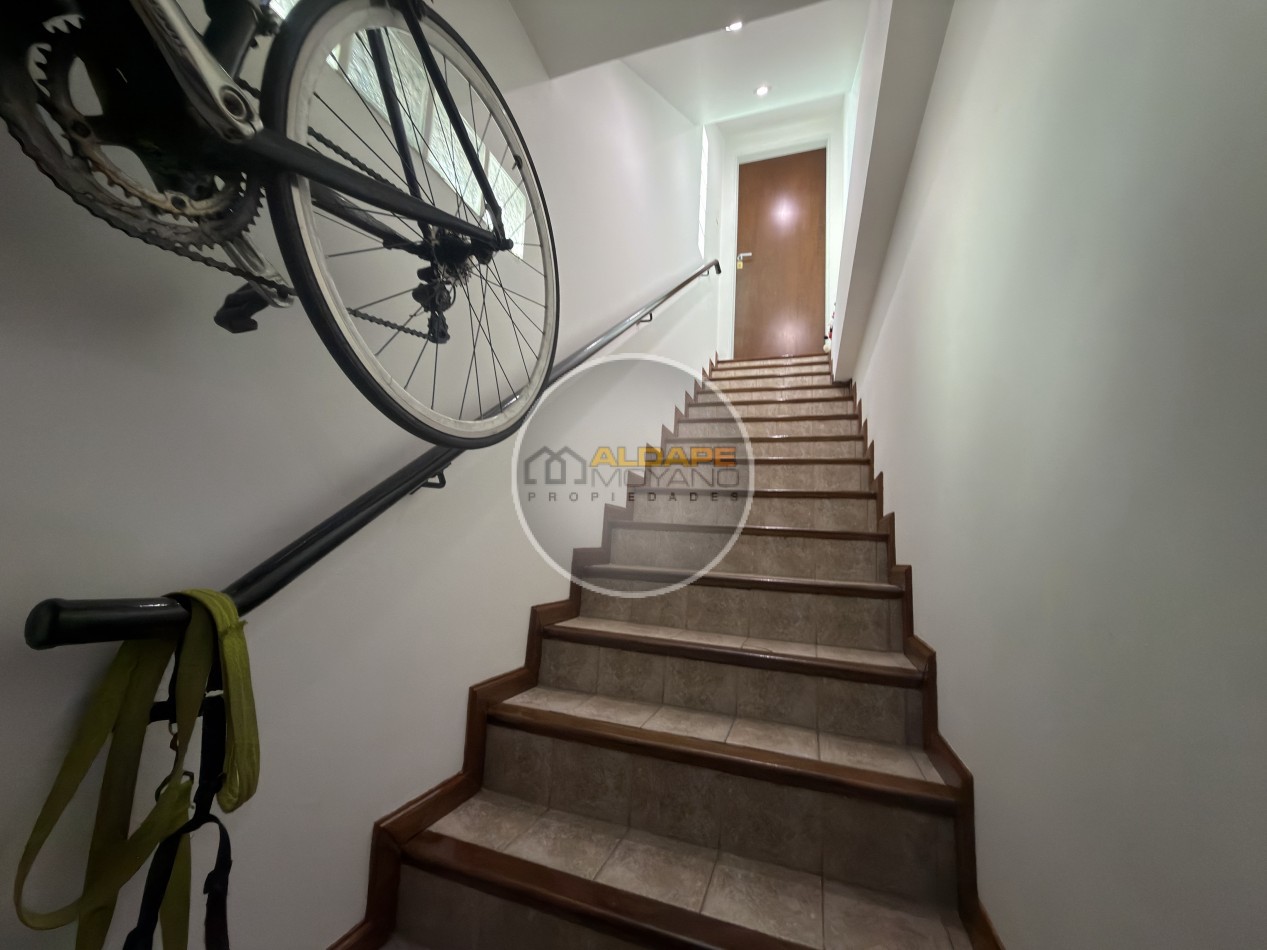 Se Vende PH tres ambientes, Impecable, apto credito (Parque Avellaneda)