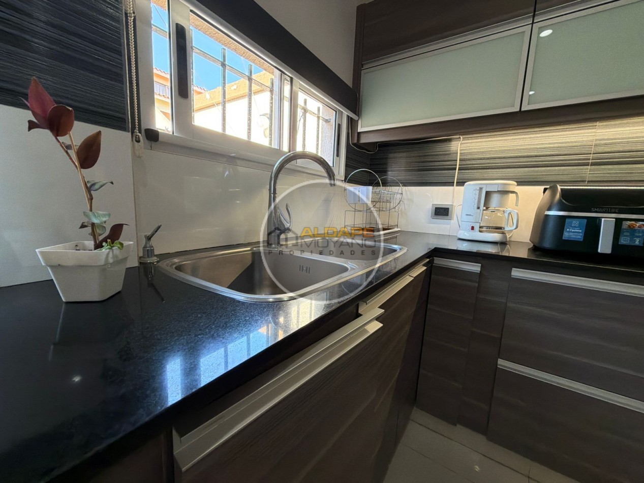 En Venta PH cuatro ambientes con cochera (Lomas del Mirador)