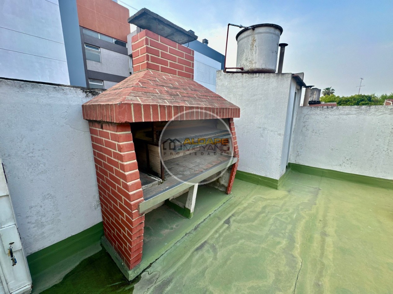 Se vende PH tipo casa, tres ambientes con cochera (Villa Lugano)