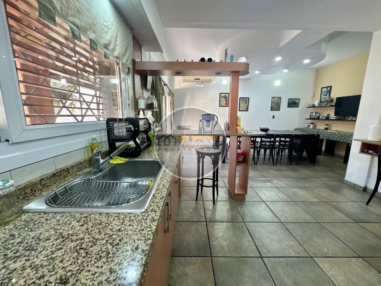 Se Vende Casa Multifamiliar, Cochera Doble, Quincho (Villa Lugano)