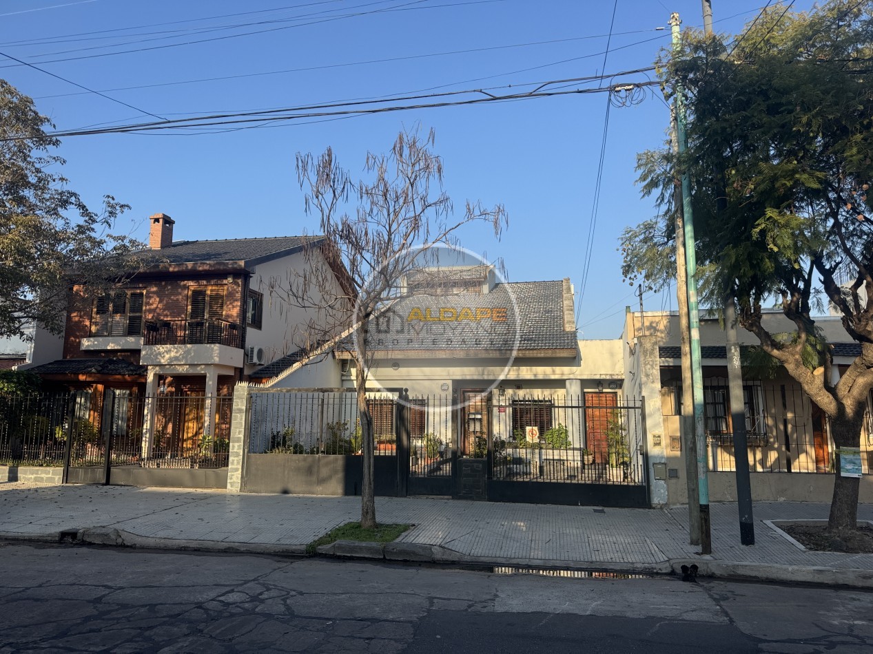 Se Vende Casa Multifamiliar, Cochera Doble, Quincho (Villa Lugano)