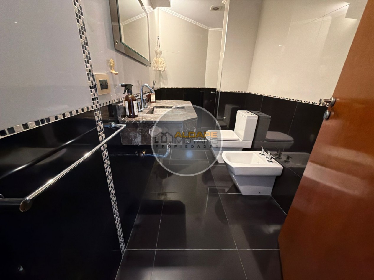 En Venta PH cuatro ambientes con cochera (Lomas del Mirador)