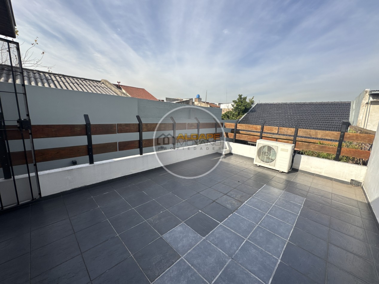 Se Vende Casa Cuatro ambientes, cochera pasante, Excelente (Lanus Oeste)