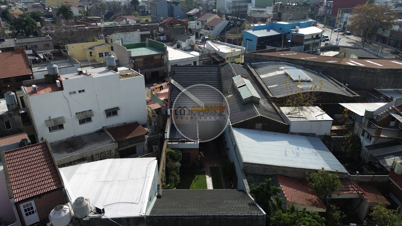 Se Vende Casa Cuatro ambientes, cochera pasante, Excelente (Lanus Oeste)