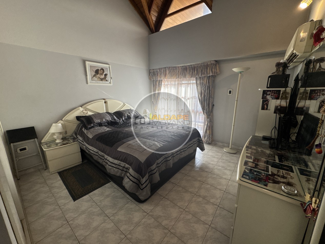 Se Vende Casa Cuatro ambientes, cochera pasante, Excelente (Lanus Oeste)