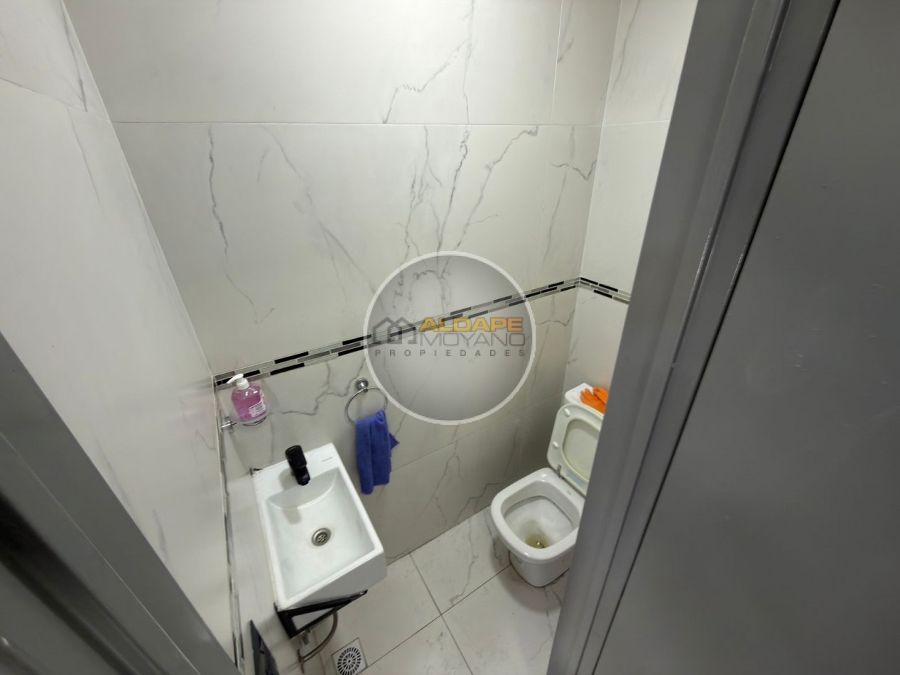 Se Vende Galpon con vivienda cuatro ambientes (Mataderos)