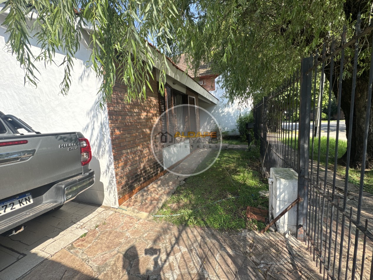 Se Vende Casa tres amb, lote propio (Castelar)