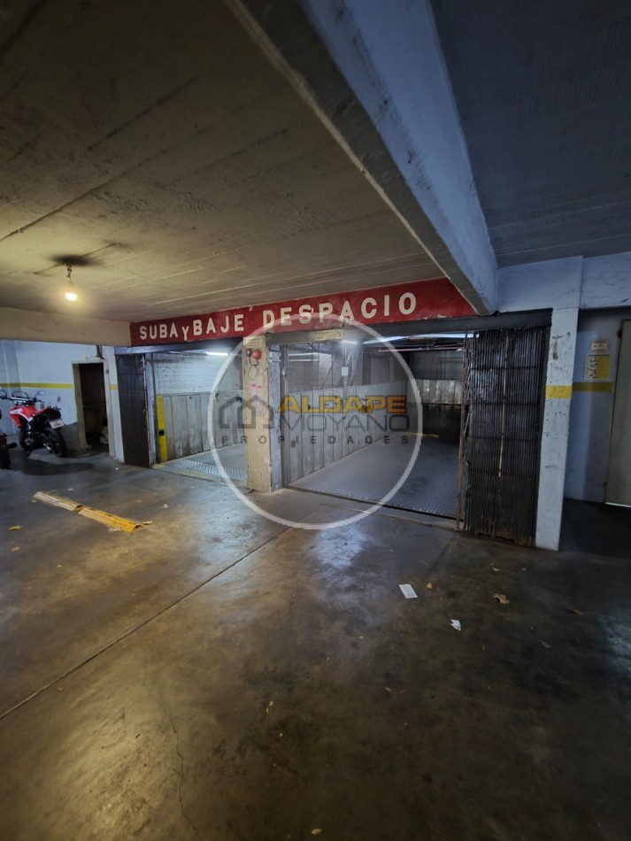 COCHERA CUBIERTA, en edifico exclusivo de cocheras con ascensor para autos y ascensor para acceso. Superficie aproximada 12 M en el 6 piso.