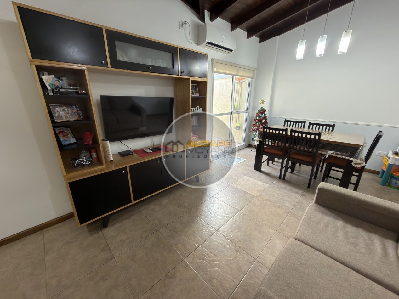 Se Vende PH tres ambientes, Impecable, apto credito (Parque Avellaneda)