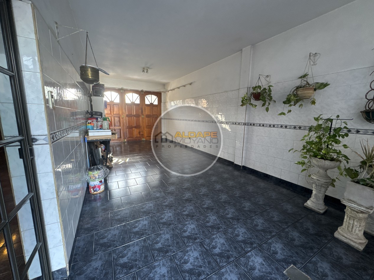 Se Vende Casa Cuatro ambientes, cochera pasante, Excelente (Lanus Oeste)