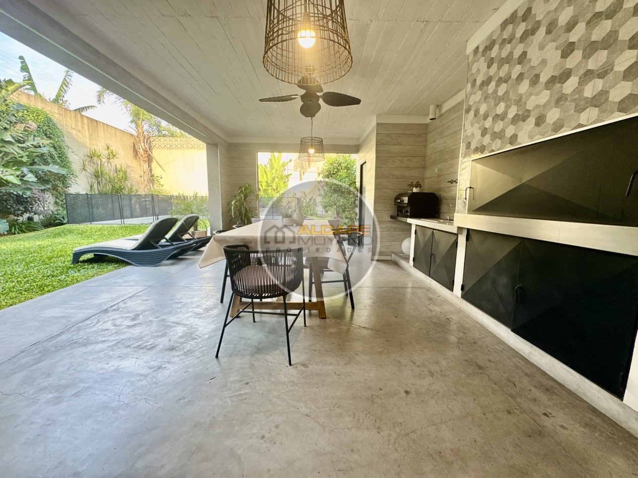 Se Vende Casa cuatro ambientes, con piscina (Para Exigentes) Villa Luzuriaga