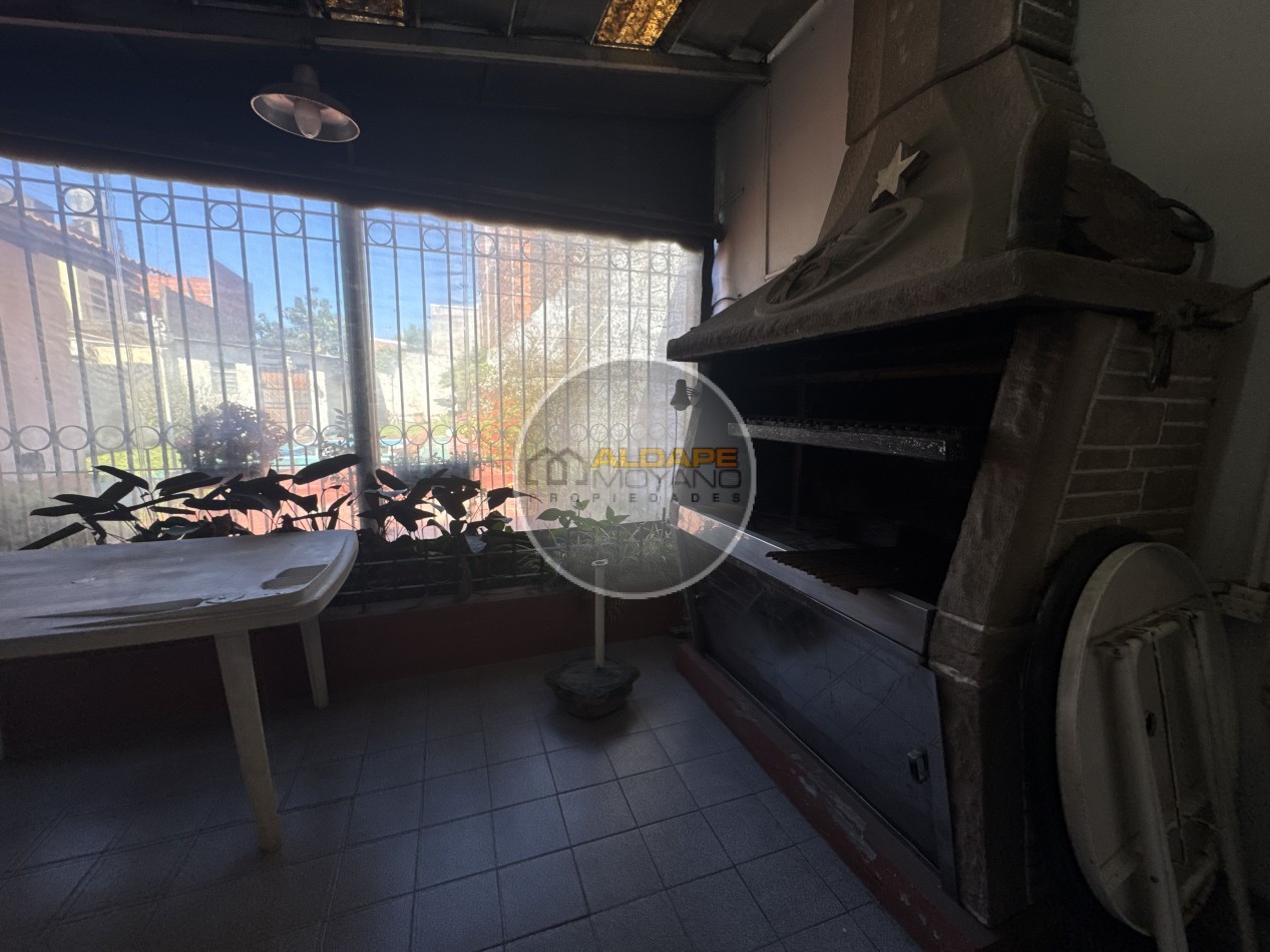 Se Vende Casa ideal multifamiliar, con piscina y garage (Tablada)