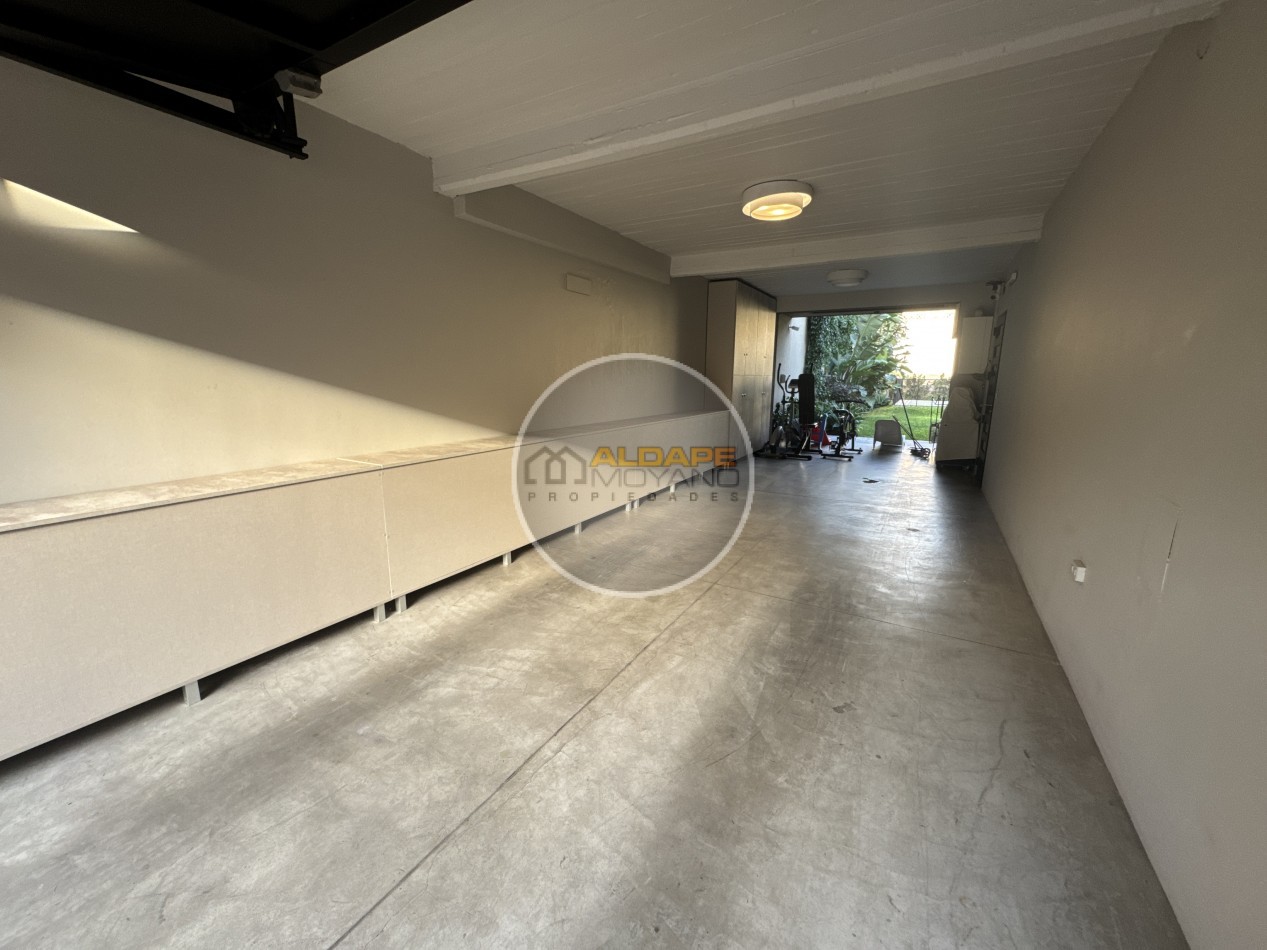 Se Vende Casa cuatro ambientes, con piscina (Para Exigentes) Villa Luzuriaga