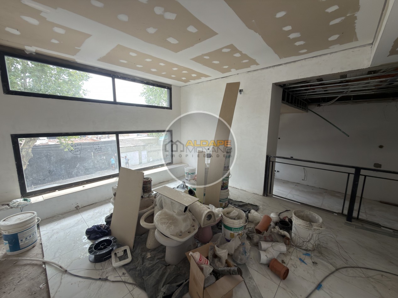 Se Vende Galpon con vivienda cuatro ambientes (Mataderos)