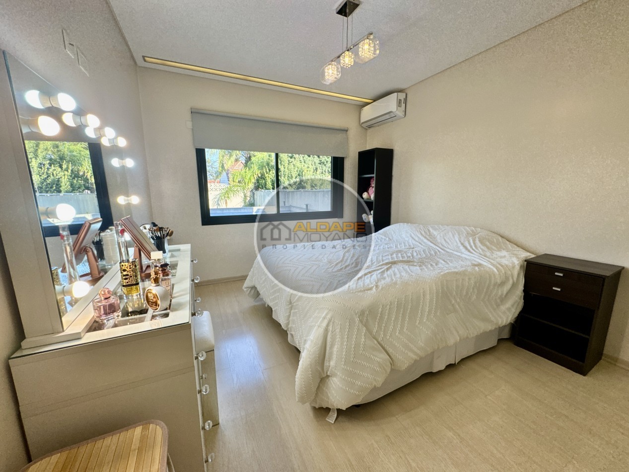 Se Vende Casa cuatro ambientes, con piscina (Para Exigentes) Villa Luzuriaga