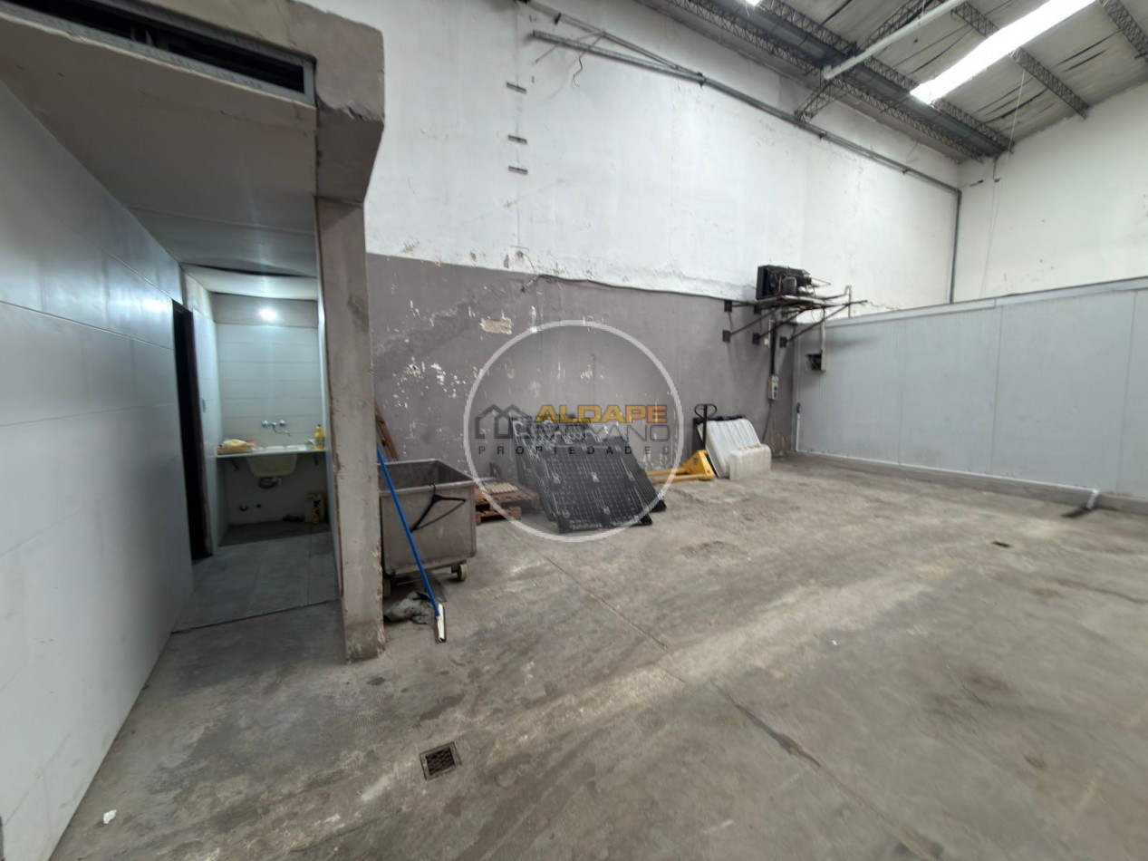 Se Vende Galpon con vivienda cuatro ambientes (Mataderos)