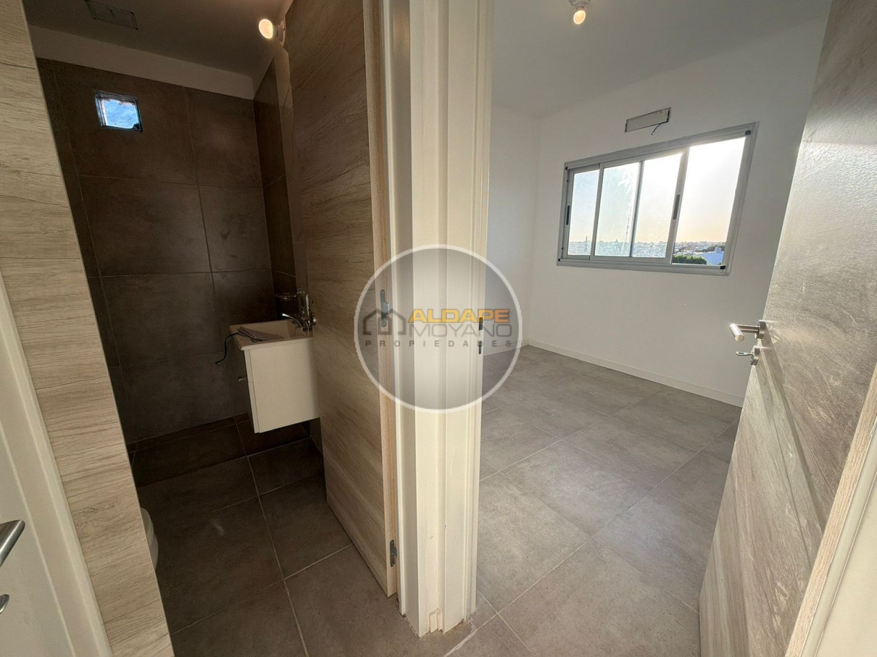 Se vende departamento dos ambientes con cochera, a estrenar (caseros Centro)