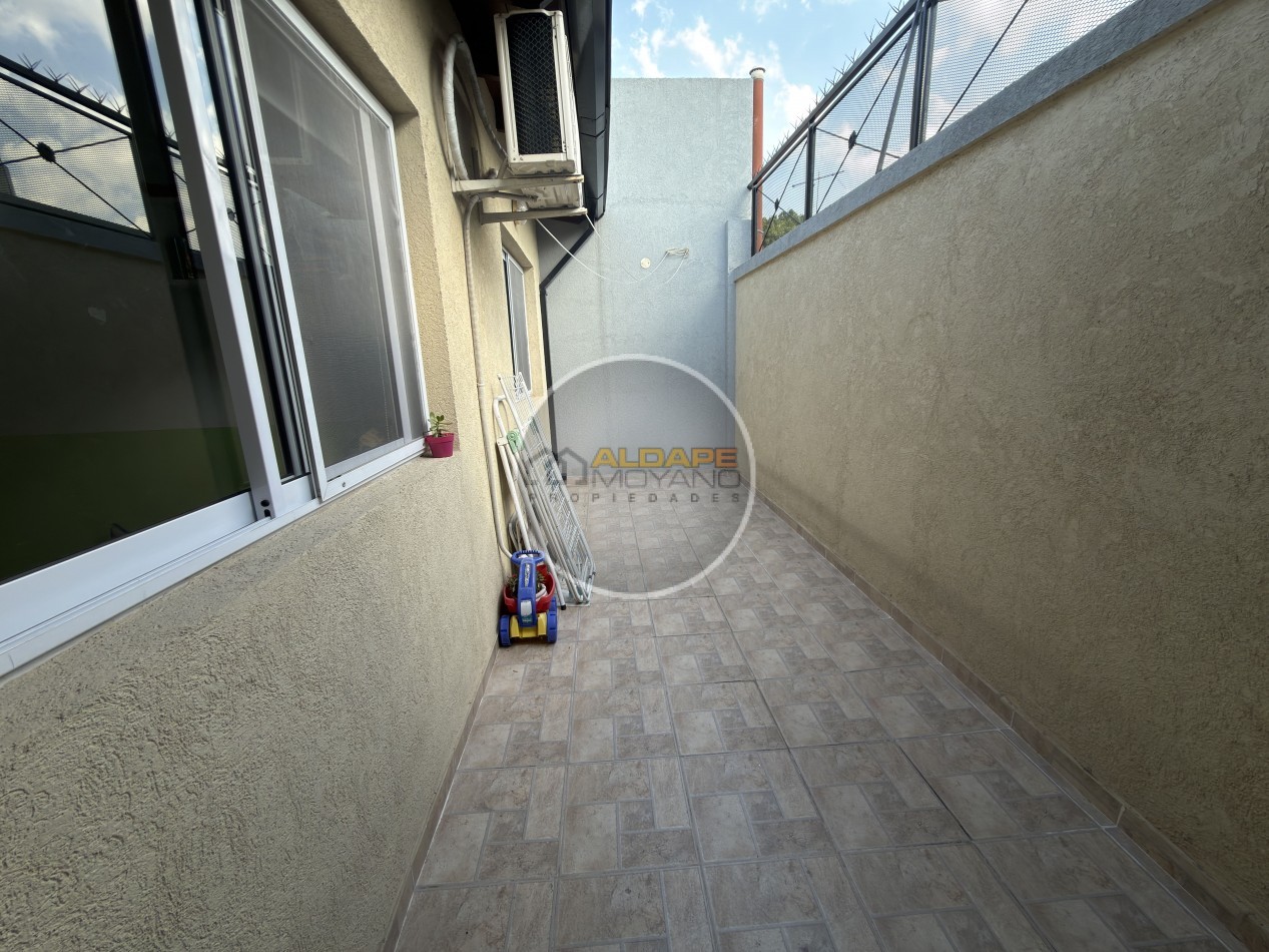 Se Vende PH tres ambientes, Impecable, apto credito (Parque Avellaneda)